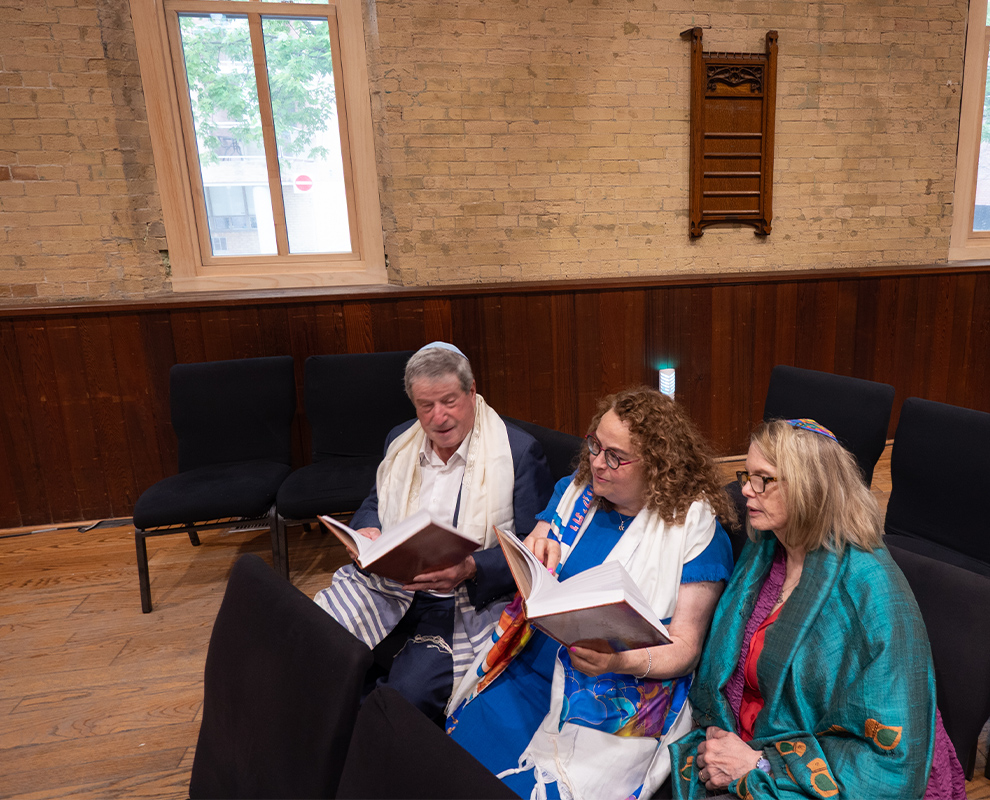 A City Shul community gathered around a shared table